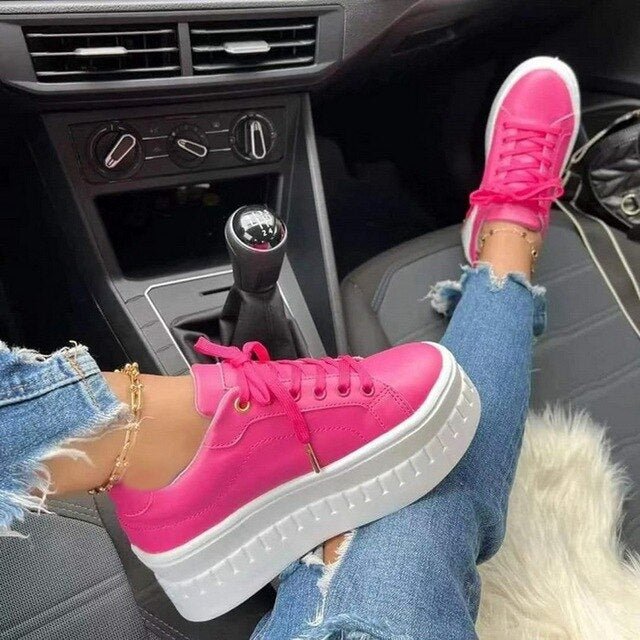 Modische und bequeme Schuhe für jeden Look – Karina