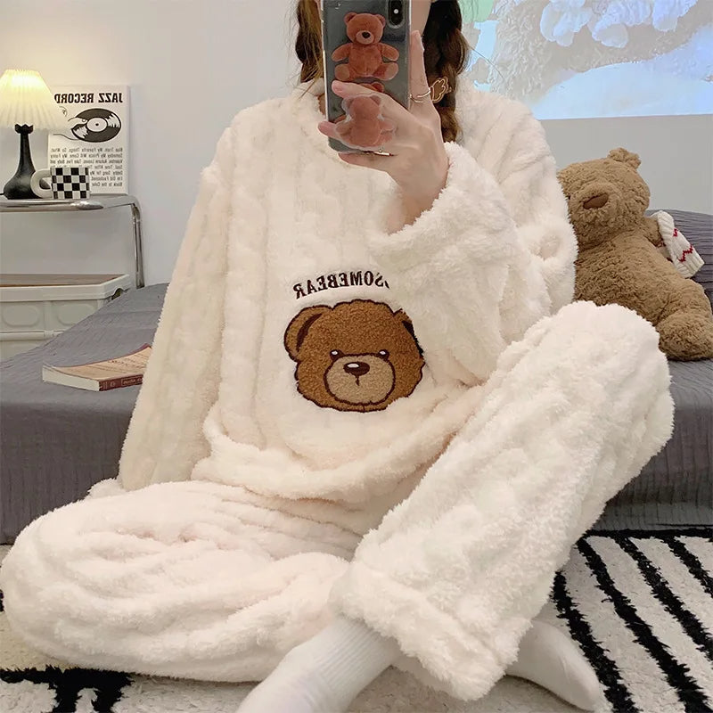 Warmer Fleece-Schlafanzug mit Bärenmuster für Damen – Mariola