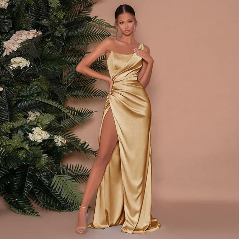 Elegantes Satin-Maxikleid mit verstellbaren Trägern – Seraphina