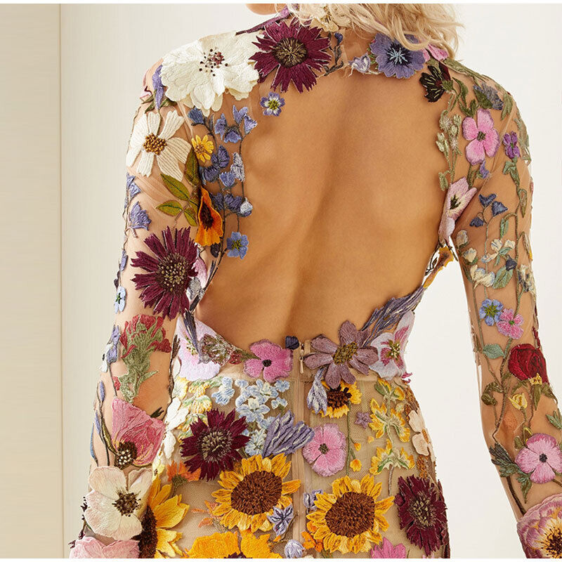 Elegantes Midi-Kleid mit Stickereien und hohem Kragen – Sofia